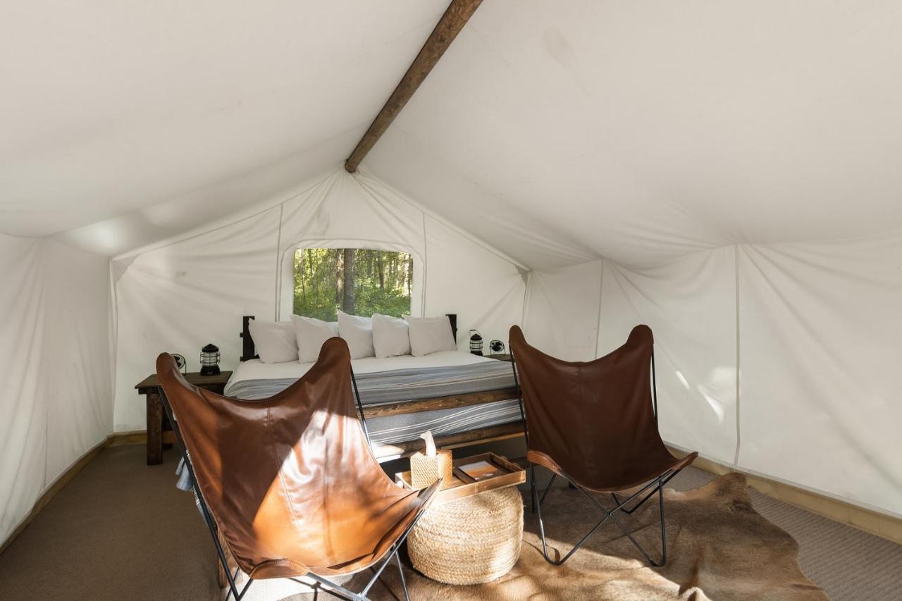 Under Canvas Glacier Coram Esterno foto