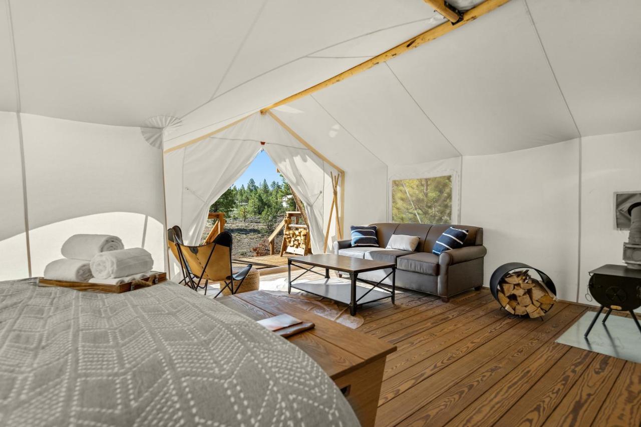 Under Canvas Glacier Coram Esterno foto